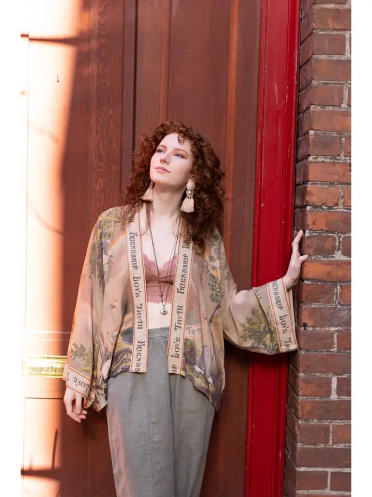 VINTAGE PRINT FRIENDSHIP LOVE & TRUTH CROPPED BAMBOO KIMONO