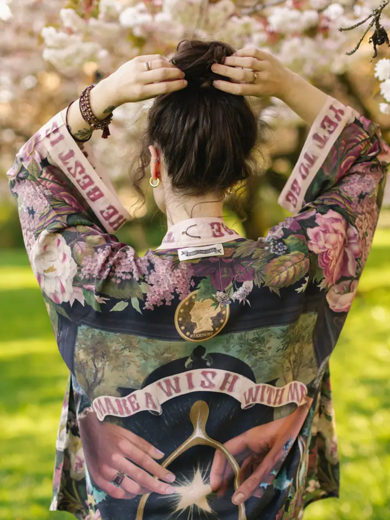 MAKE A WISH CROPPED BAMBOO KIMONO W/ WISHBONE DANDELION