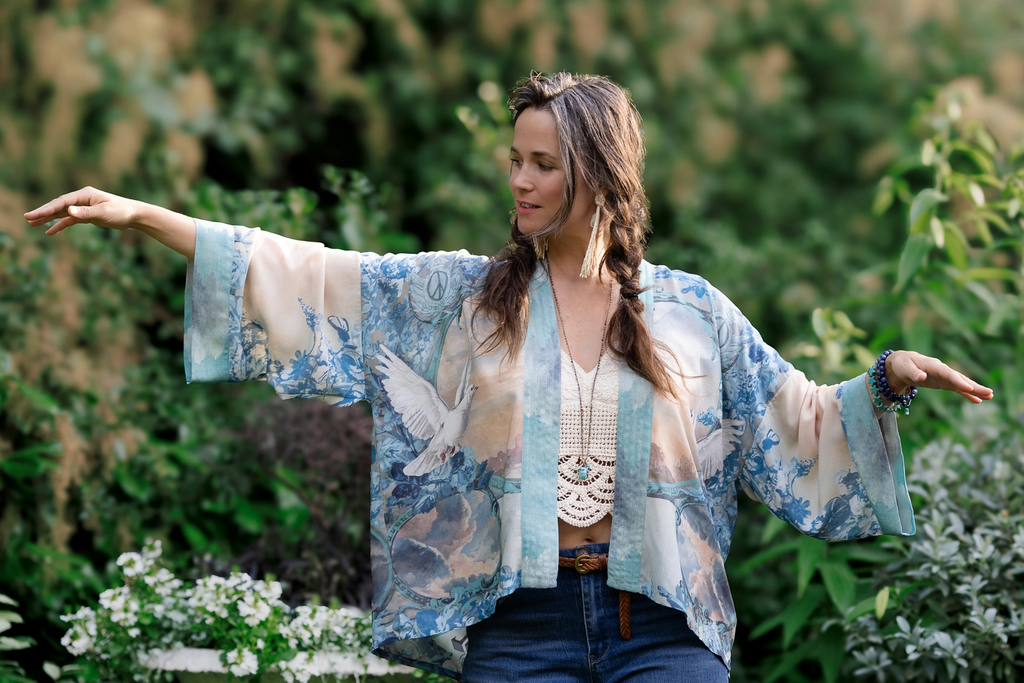 PEACE OUT CROPPED BAMBOO KIMONO